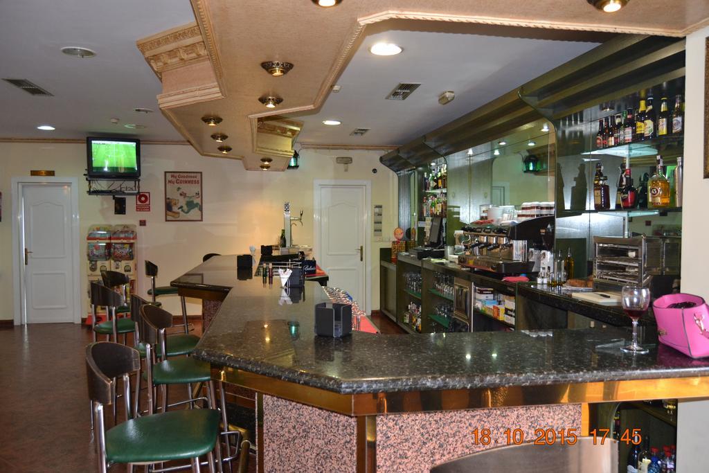 Hotel Poniente Moraleda De Zafayona Luaran gambar