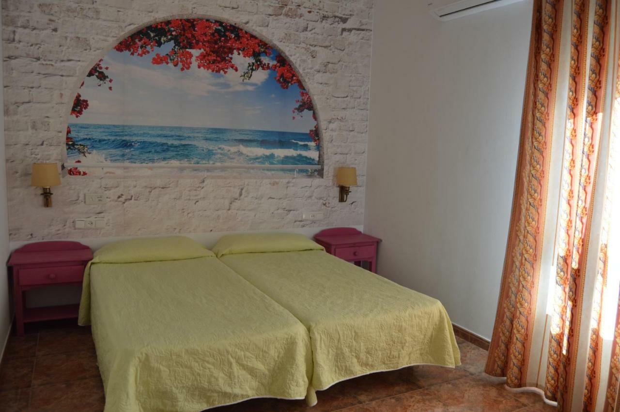 Hotel Poniente Moraleda De Zafayona Luaran gambar
